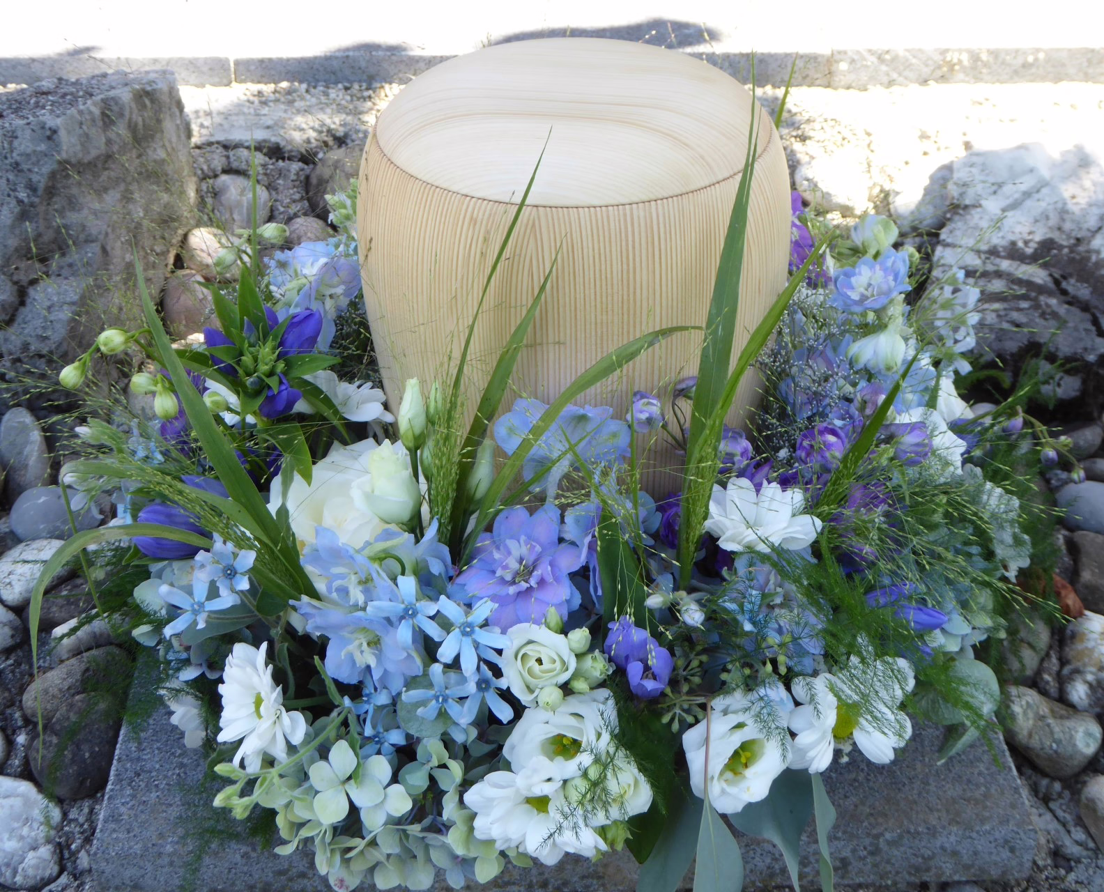 Urnenschmuck, Lumen Bestattungsdienst, Wynau, Bern (BE), Schweiz