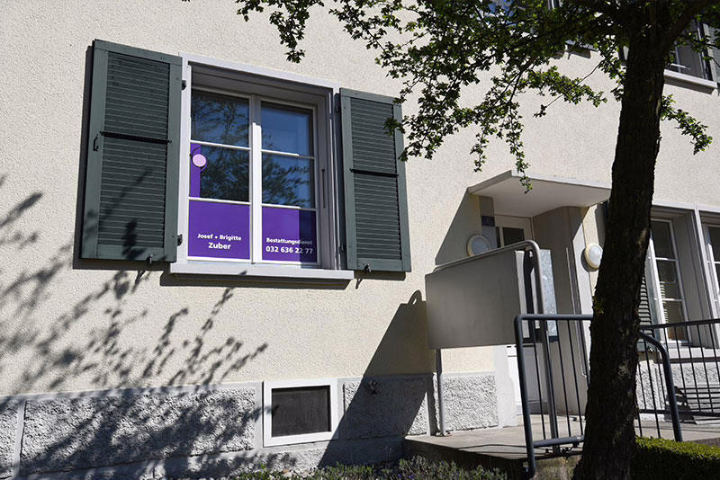 Besprechung der Beerdigung bei der Trauerfamilie zu Hause oder im Büro des Bestattungsdienst ZUBER GmbH, Weihergasse 6, 3380 Wangen an der Aare, Bern (BE), Schweiz