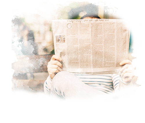 Person liest Zeitung